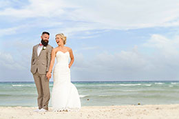 Georgous wedding couple posing by the beach in Playa del Carmen
